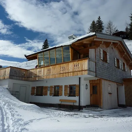 Almapartment Skiwiege - Ski-in - Ski-out Only Kirchberg in Tirol
